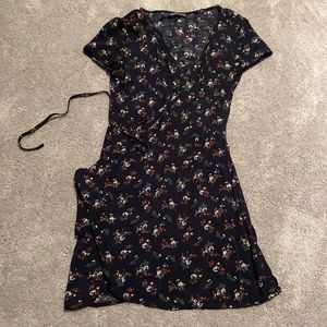 Brandy Melville short sleeve wrap dress